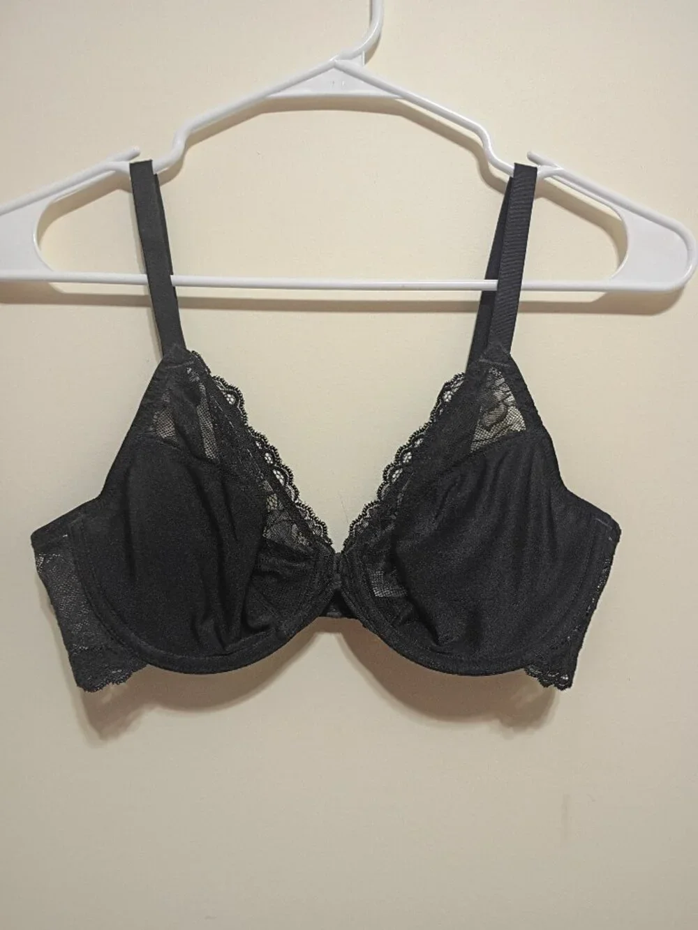 Wacoal Women's Black Lace Trim Bra Style 851127 34C